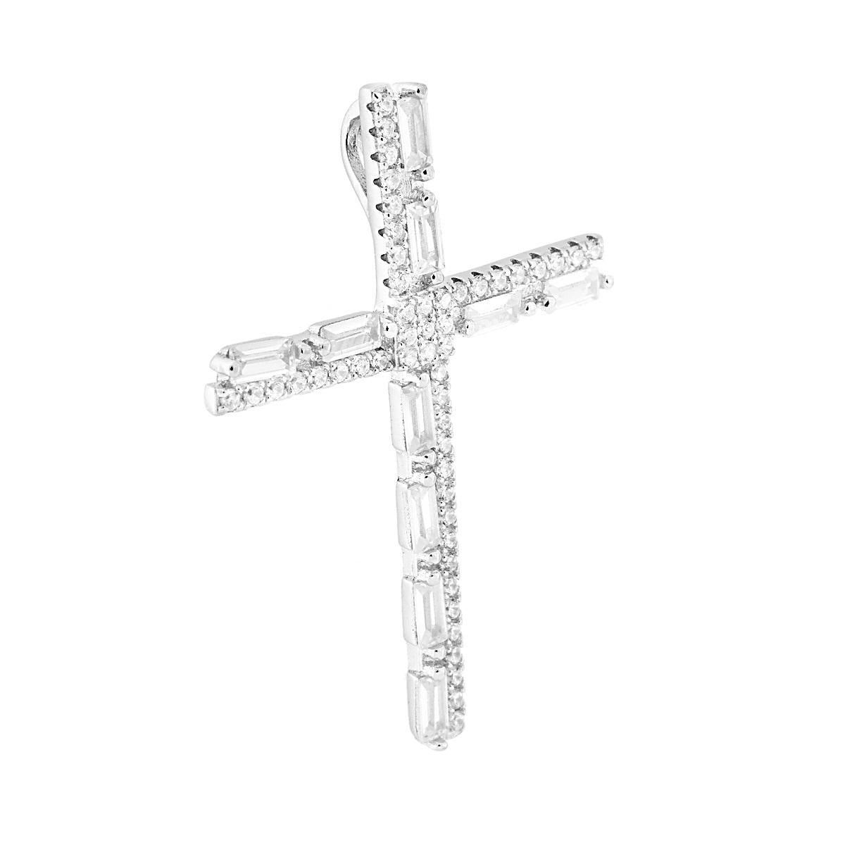 Ciondolo a forma di croce con passante per catena con Zirconi bianchi Baguette montati su griffe, e Tondi incastonati.