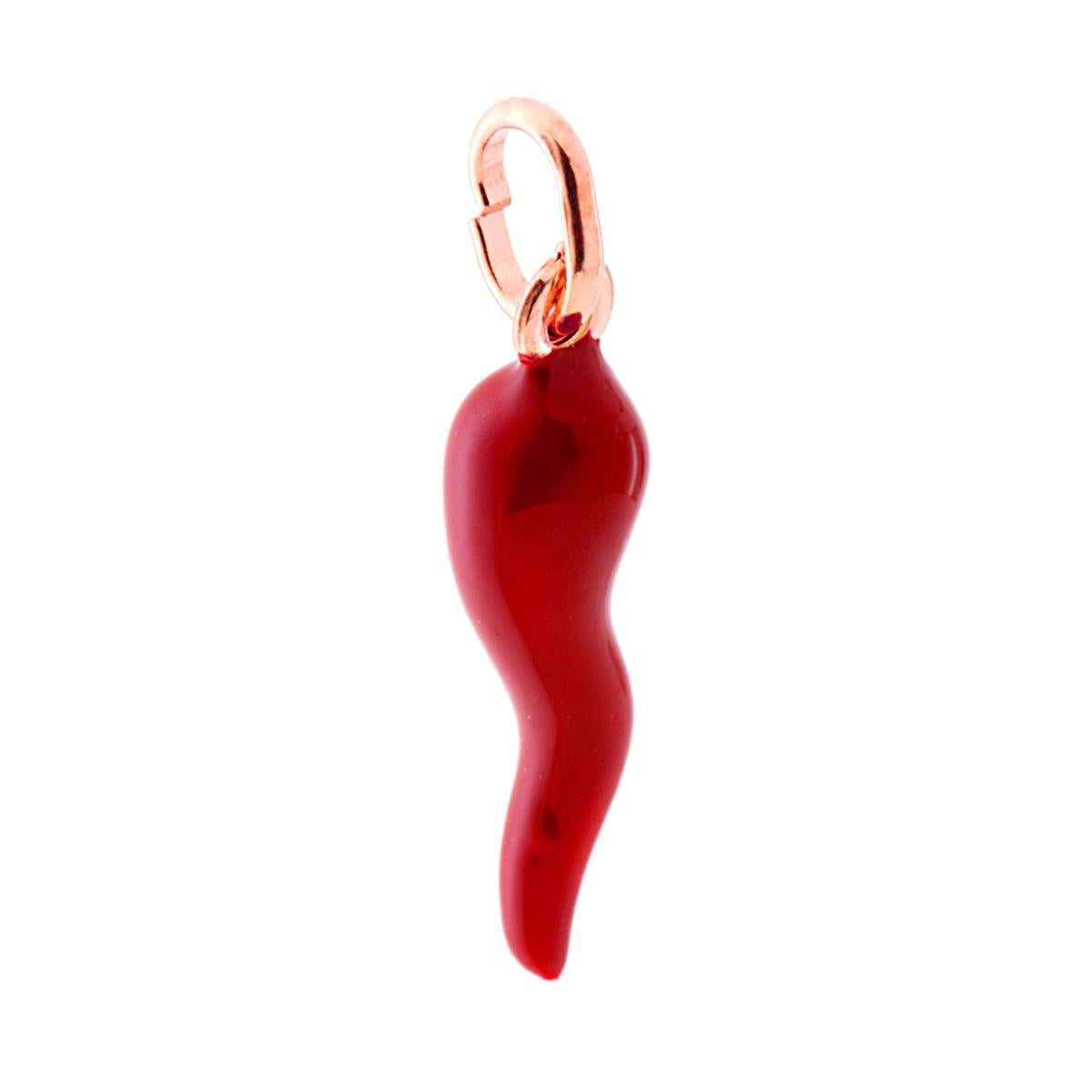 Ciondolo a forma di Cornetto portafortuna con Applicazione smalto Rosso.<BR>Made in Italy
