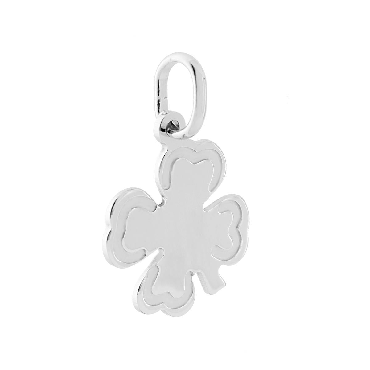 Ciondolo Plain a forma di Quadrifoglio con finitura lucida e disegno dettagli in lavorazione laser.<BR>Made in Italy