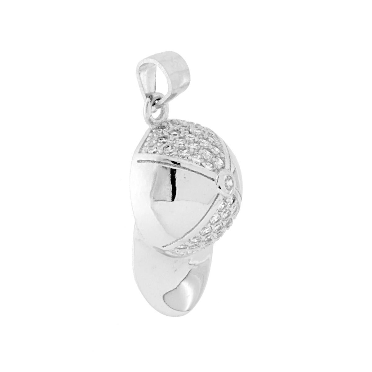 Ciondolo a forma di cappellino con finitura lucida e con zirconi bianchi incastonati.