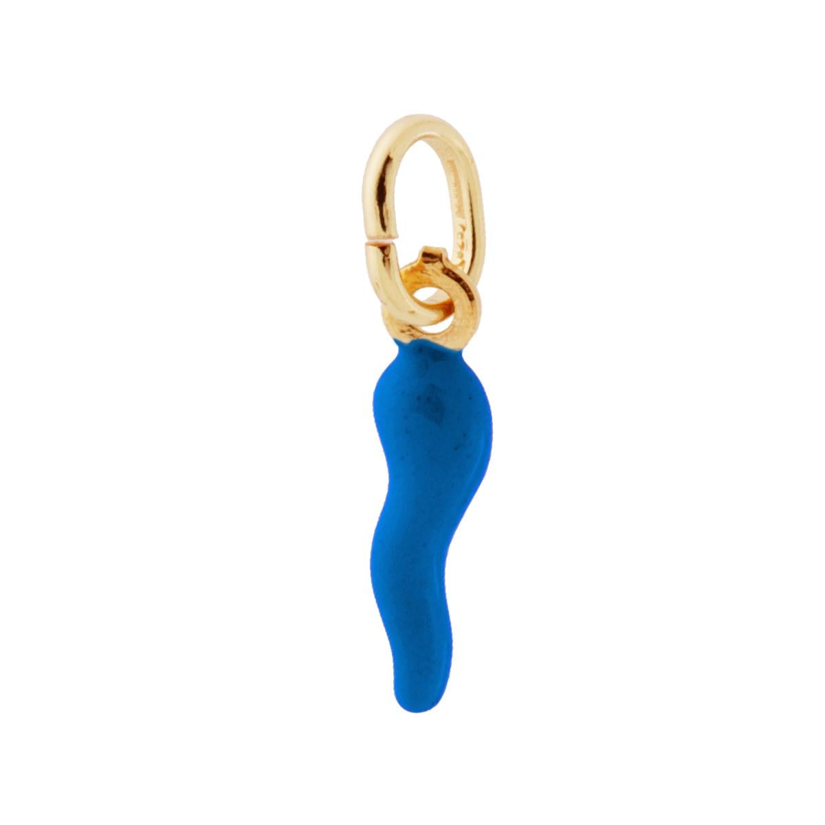Ciondolo a forma di corno portafortuna con applicazione smalto colore blu con finitura liscia e lucida.<BR>Made in Italy