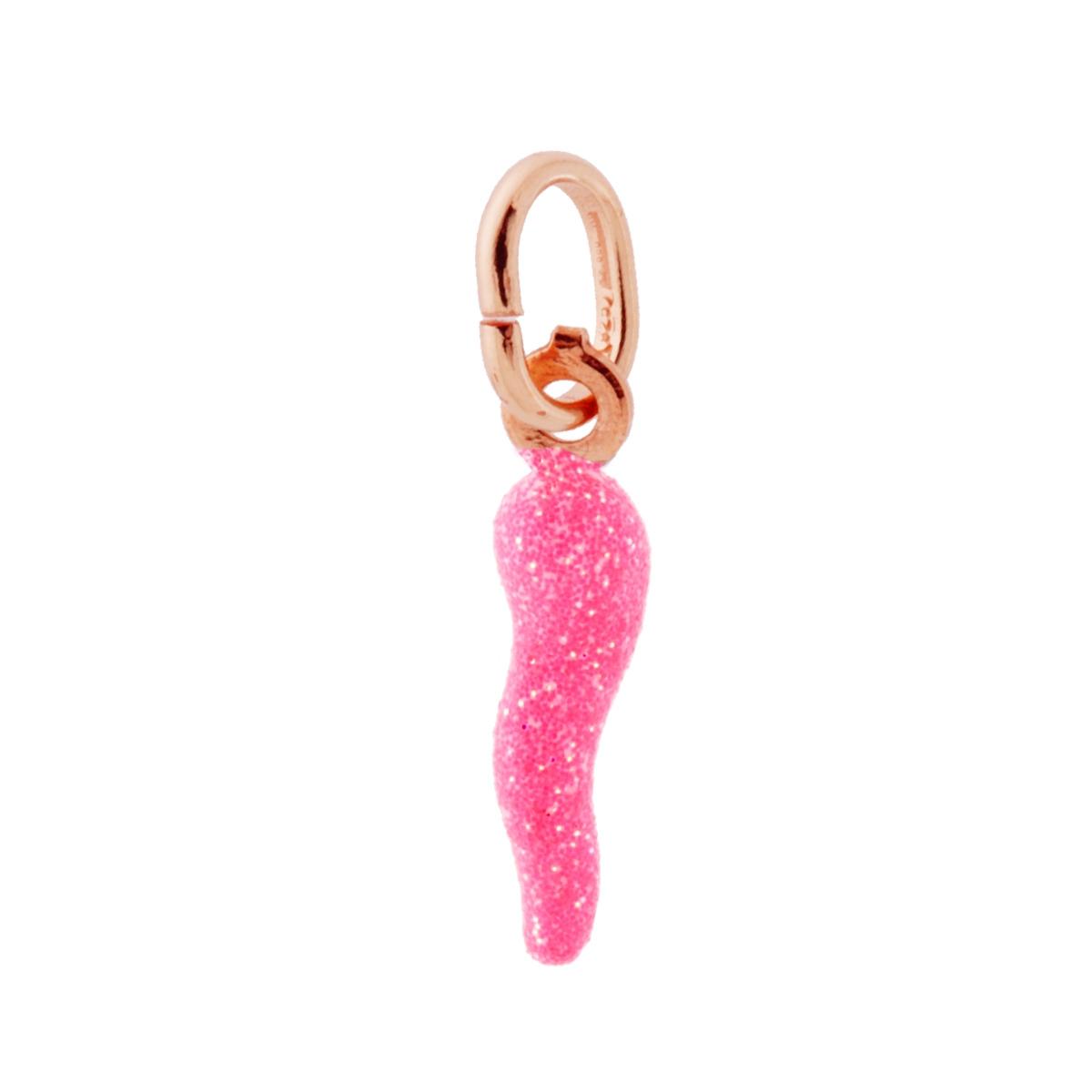 Ciondolo a forma di corno portafortuna con applicazione smalto colore rosa con superficie glitterata.<BR>Made in Italy