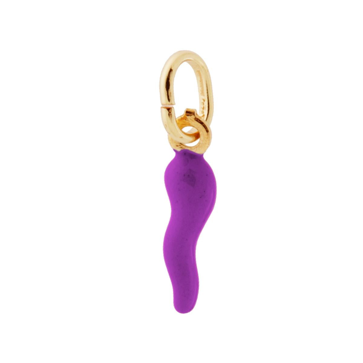 Ciondolo a forma di corno portafortuna con applicazione smalto colore viola con finitura liscia e lucida.<BR>Made in Italy<BR>