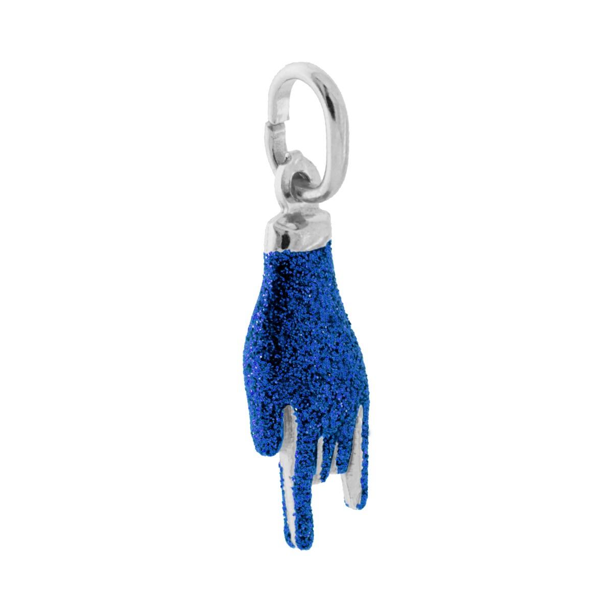 Ciondolo a forma di Mano con Corna portafortuna con applicazione smalto colore blu con superficie glitterata.<BR>Made in Italy