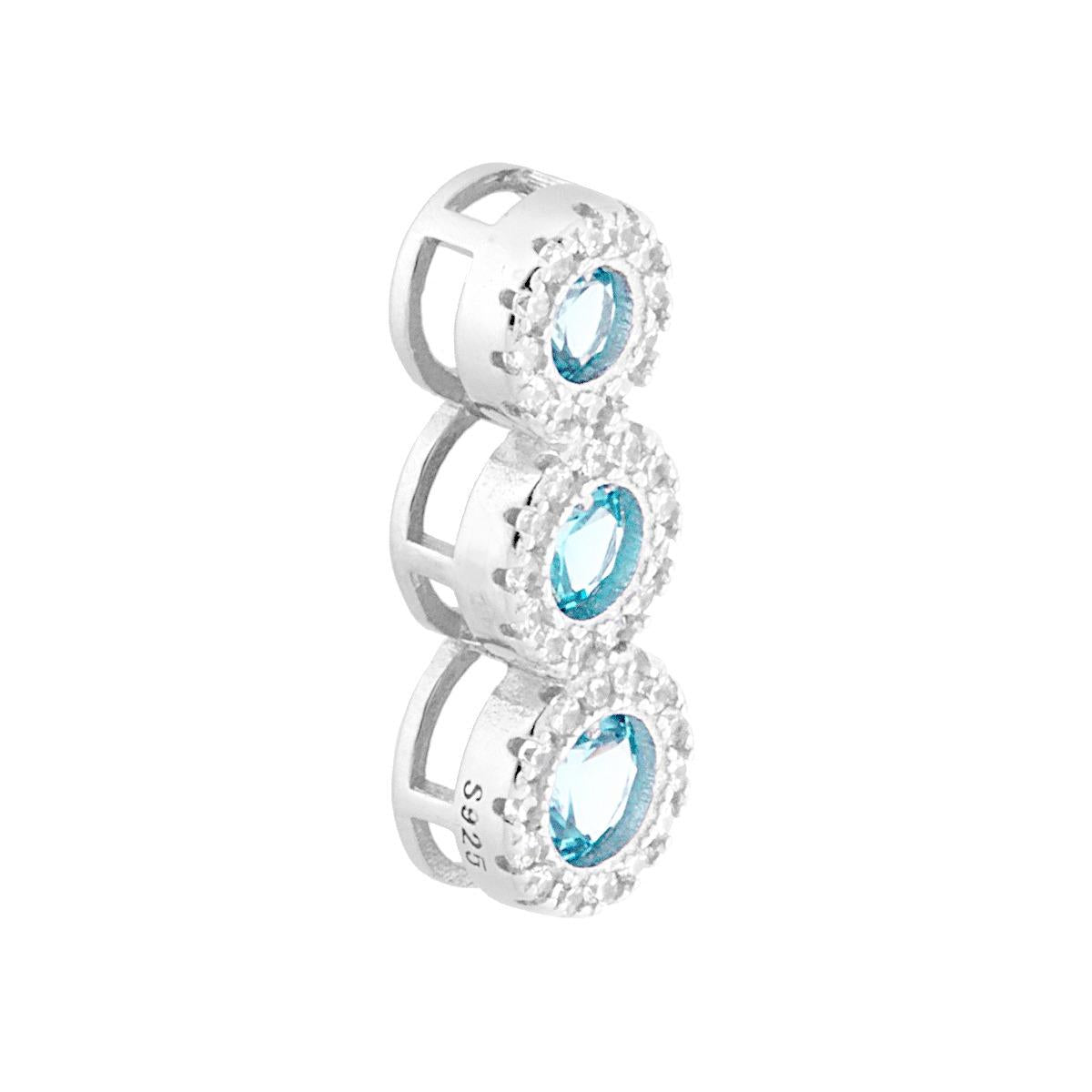 Ciondolo trilogy con passante per catena composto da zirconi tondi Acquamarina con zirconi bianchi incastonati intorno.<BR>