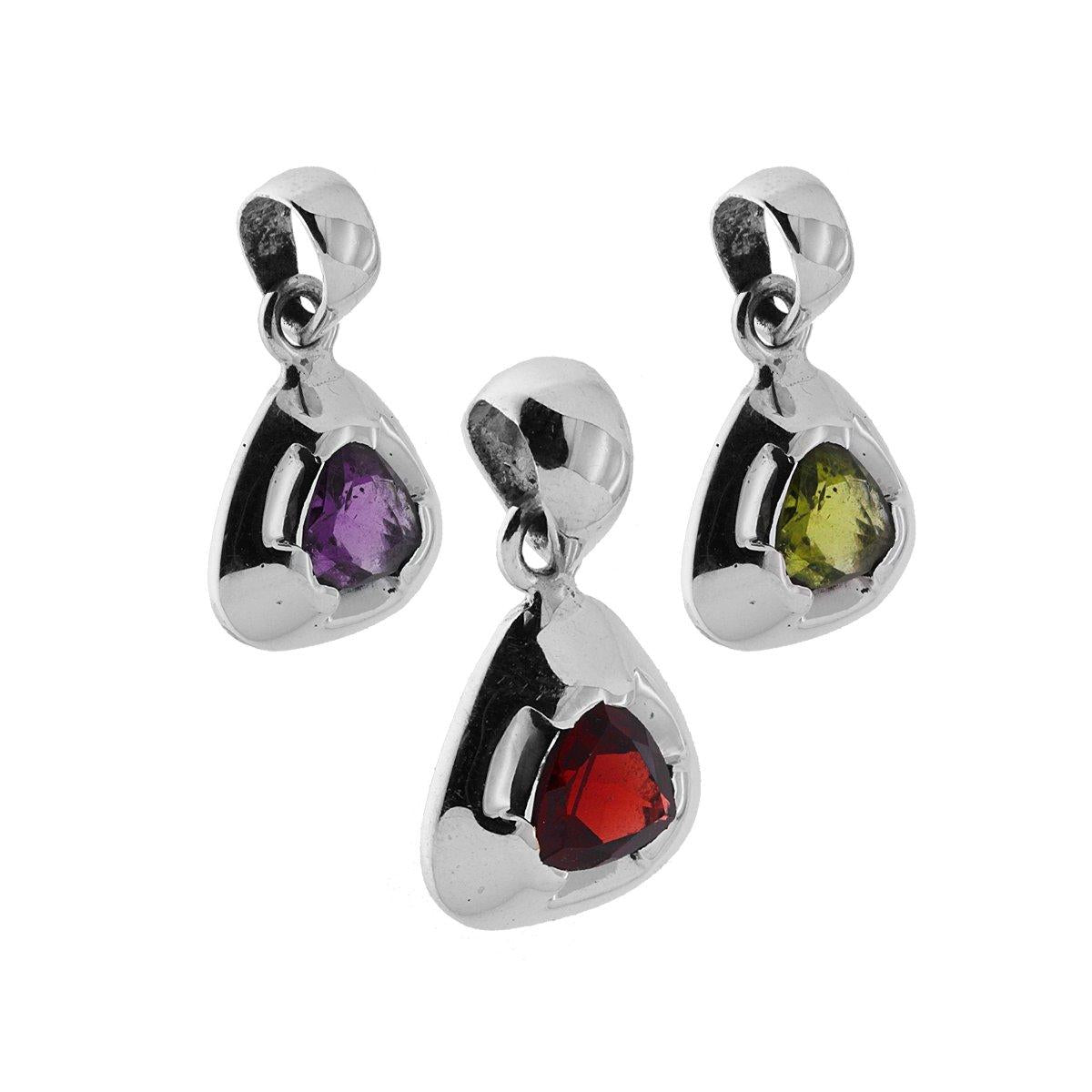 Ciondolo Etnico con Accessorio di forma Triangolare con Pietre Granato, Ametista, Quarzo Rutilato, Verde Peridoto. <BR>Puoi scrivere sulla nota dell'ordine il tipo di pietra che preferisci, indicando il numero corrispondente.<BR>