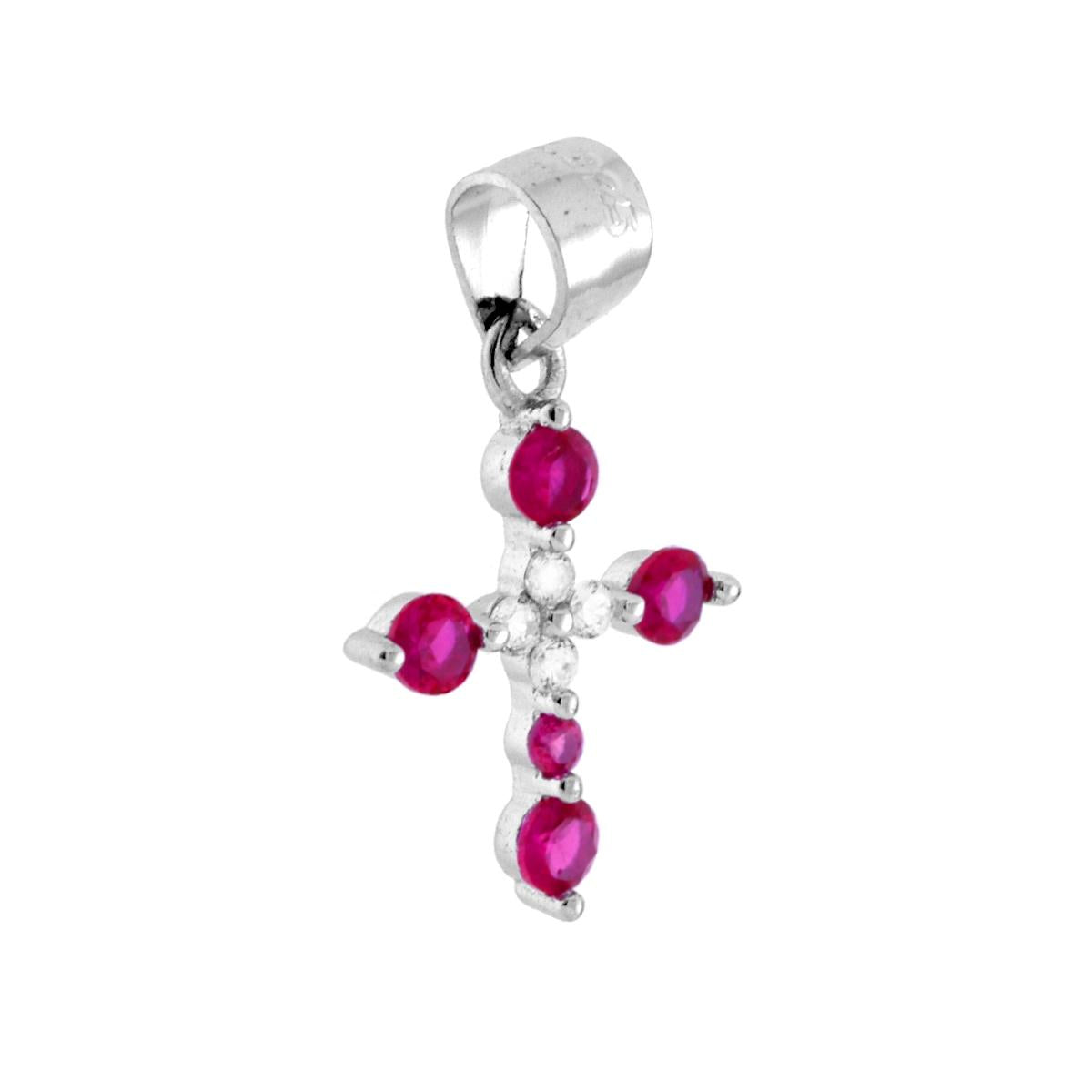 Ciondolo a forma di croce con cubic zirconia colore rosso rubino e bianco montati su 2 Griffe.