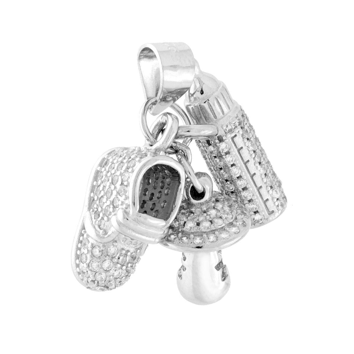 Ciondolo multisoggetto con biberon scerpetta e ciuccio per bimbo appena nato, con finitura lucida e cubic zirconia bianchi incastonati.