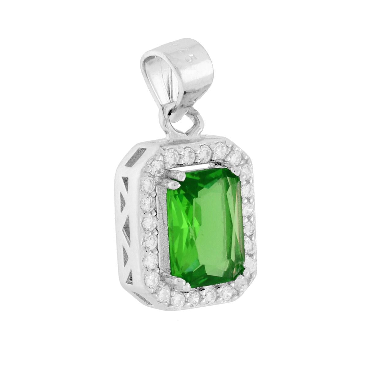 Ciondolo rettangolare con Cubic zirconia colore Verde Smeraldo su montatura 4 Griffe, con cubic zirconia bianchi incastonati intorno.