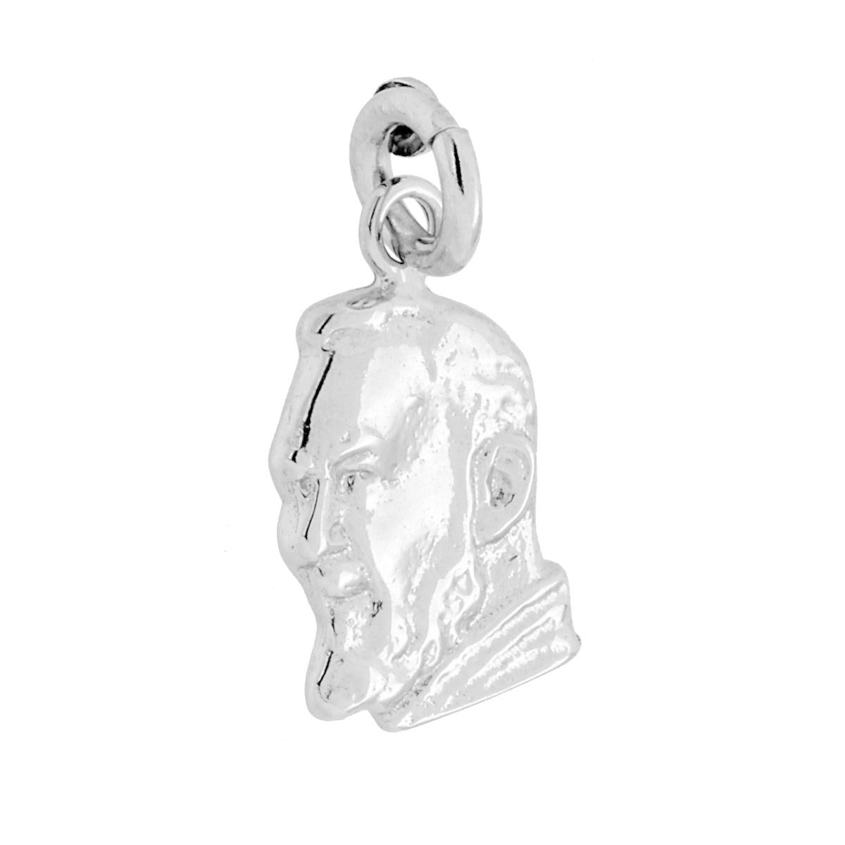 Ciondolo a forma di volto di Padre Pio in bassorilievo con finitura liscia e lucida.<BR>Made in Italy<BR>