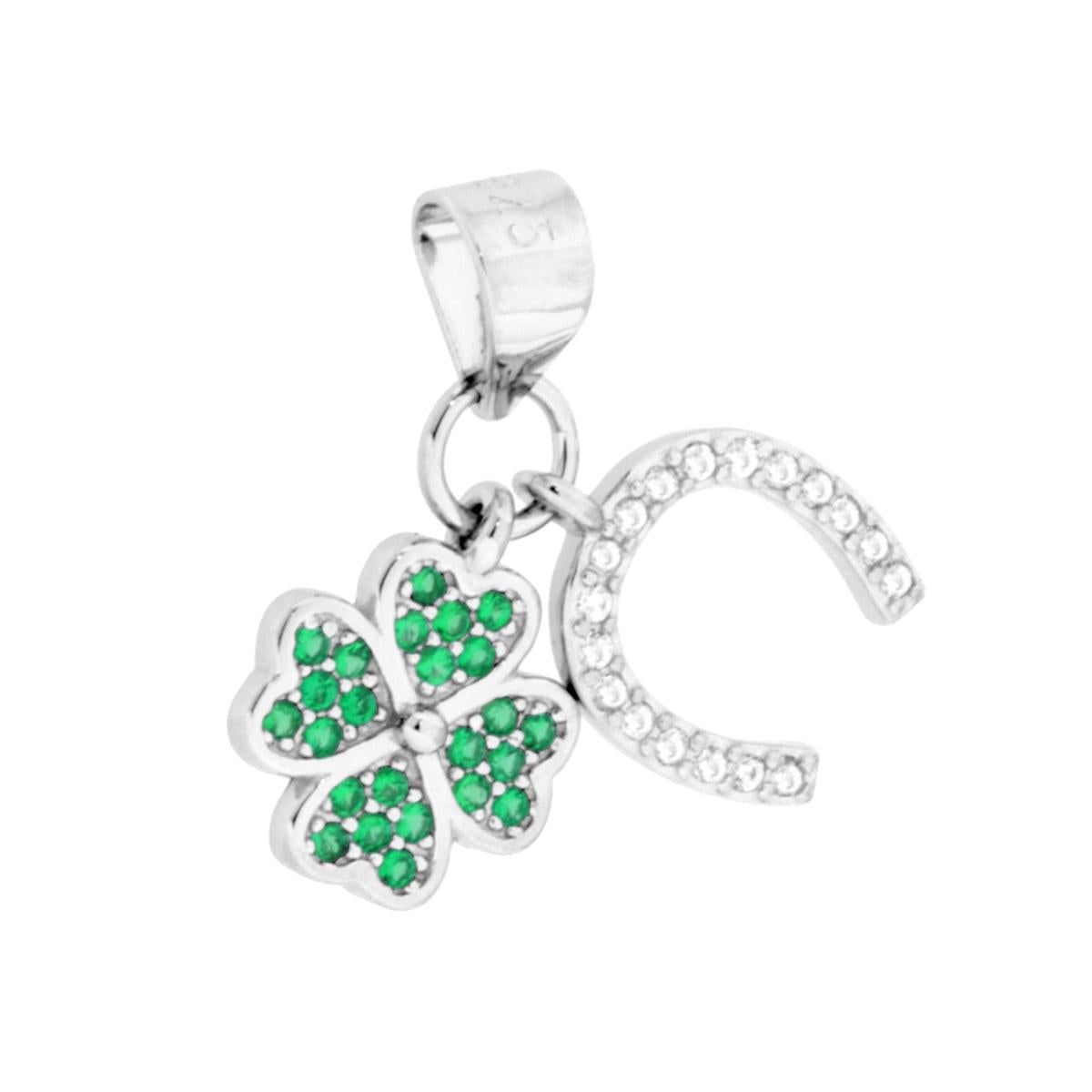 Ciondolo composto da due elementi pendenti, quadrifoglio con cubic zirconia verde smeraldo, Ferro di cavallo con cubic zirconia bianchi incastonati.