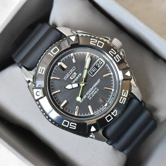 Seiko 5 Sports SNZB23J2