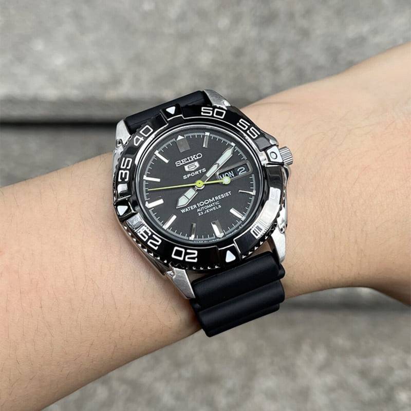Seiko 5 Sports SNZB23J2