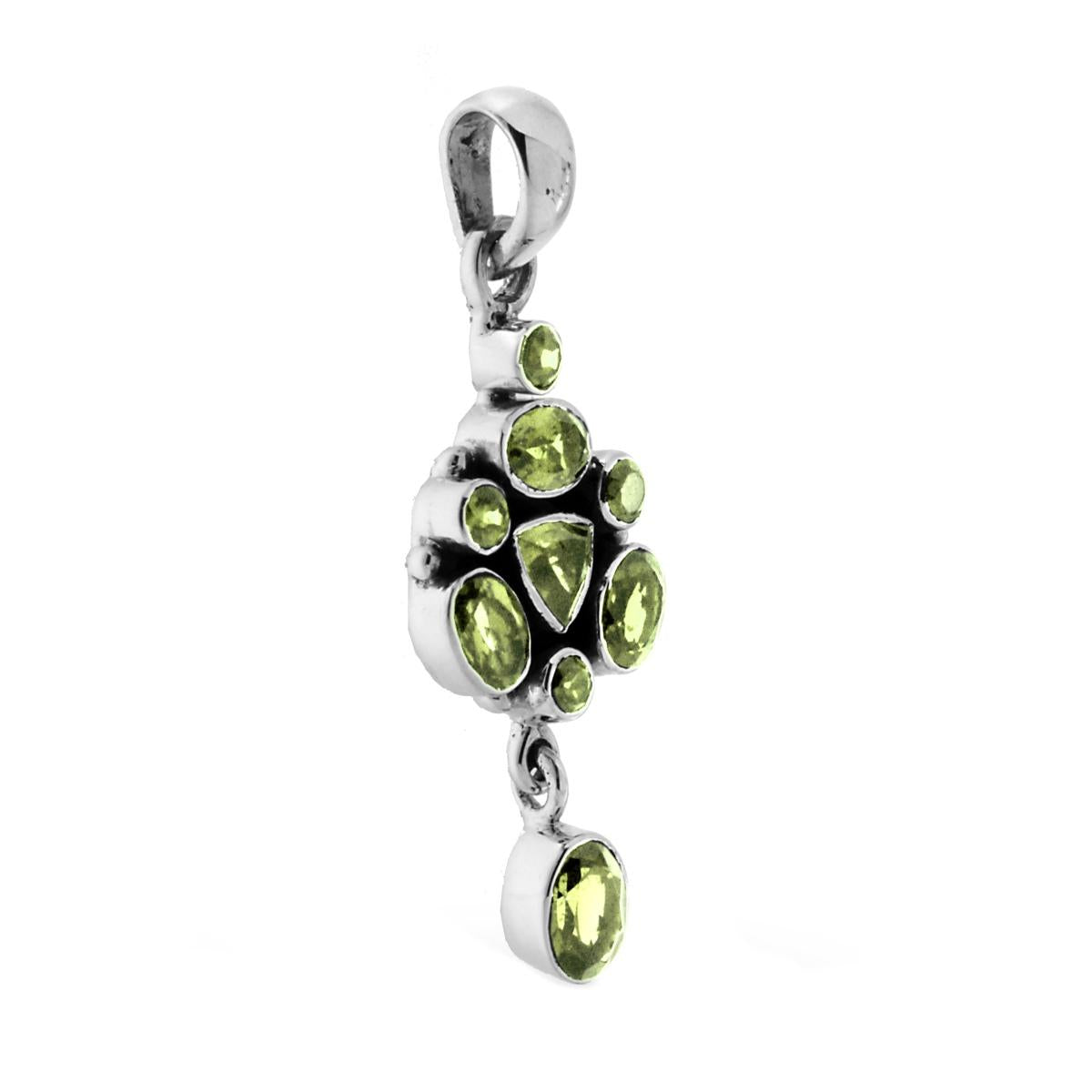 Ciondolo Etnico con Accessorio a forma geometrica con Pietre Verde Peridoto.