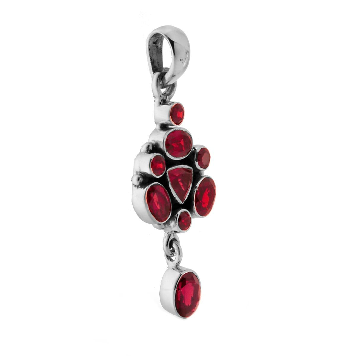 Ciondolo Etnico con Accessorio a forma geometrica con Pietre Granato.