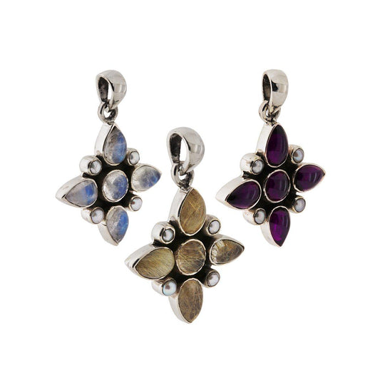 Ciondolo Etnico con Accessorio a forma di fiore con Perle e Pietre Granato, Ametista, Opale, Quarzo Rutilato, Tanzanite, Turchese, Verde Peridoto, Onice, Perla Bianca.<BR>Puoi scrivere sulla nota dell'ordine il tipo di pietra che preferisci, indicando il numero corrispondente.<BR>