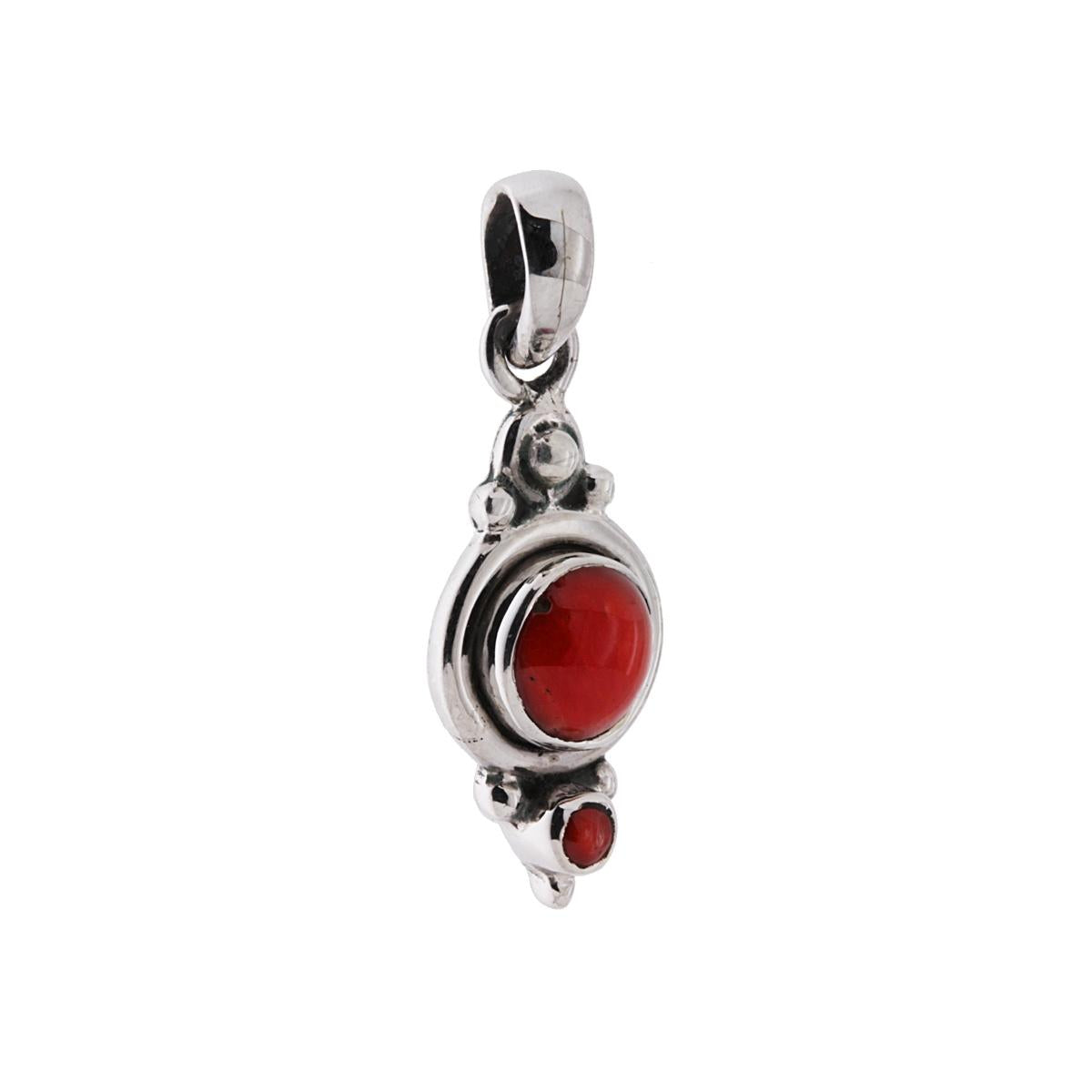 Ciondolo Etnico con Accessorio di forma Tonda con Pietre Corallo.<BR>