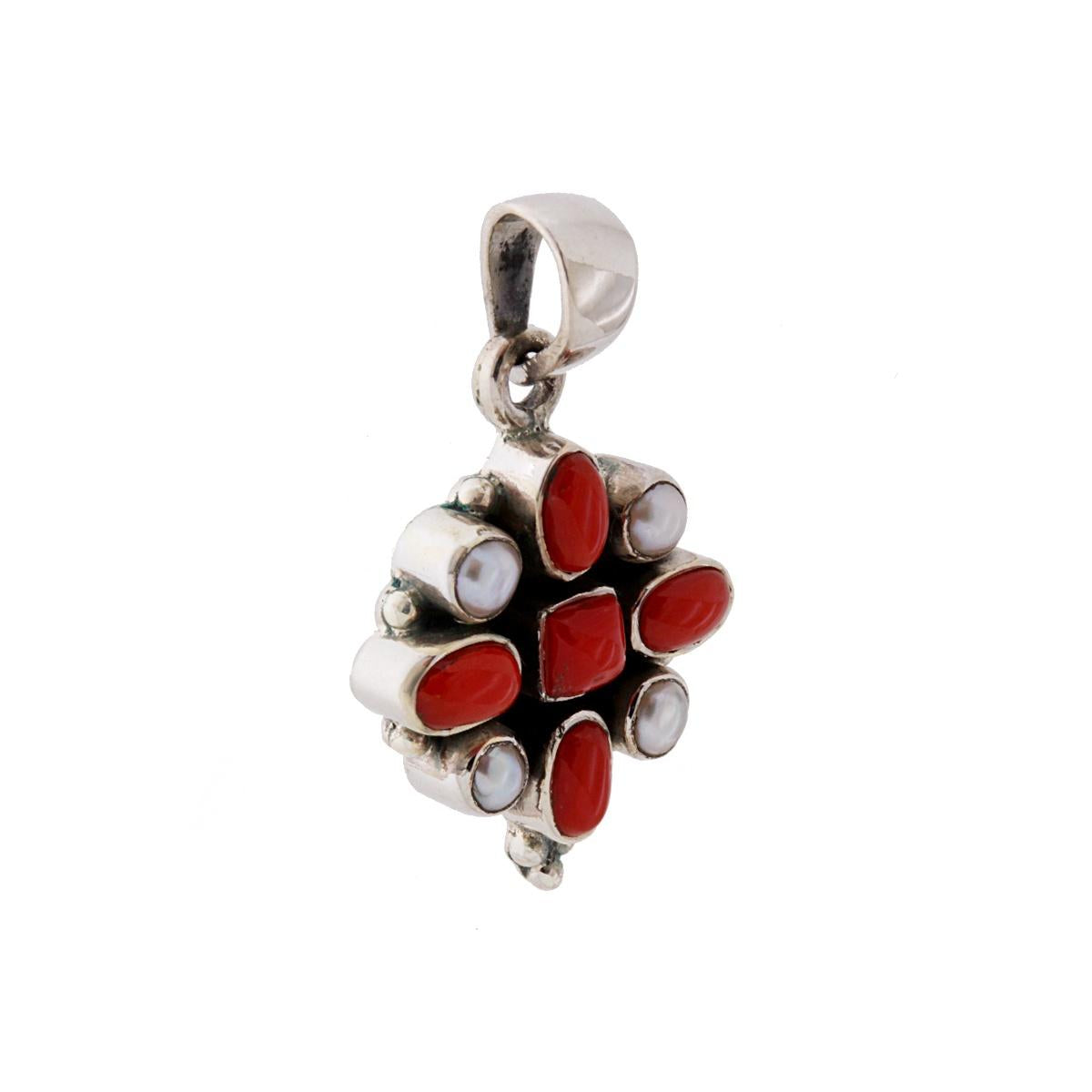 Ciondolo Etnico con Accessorio a forma geometrica con Pietre Corallo.<BR>