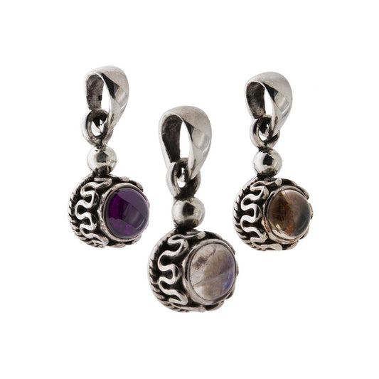 Ciondolo Etnico con Accessorio di forma Tonda con Pietre Granato, Opale, Quarzo Rutilato, Tanzanite, Onice.     <BR>Puoi scrivere sulla nota dell'ordine il tipo di pietra che preferisci, indicando il numero corrispondente.