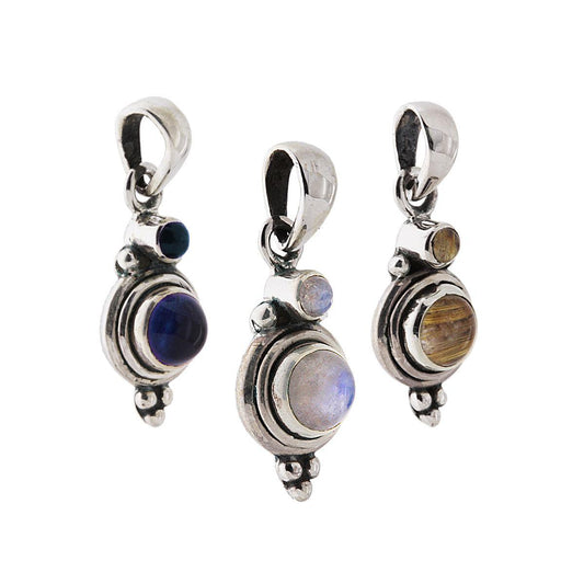 Ciondolo Etnico con Accessorio di forma Tonda con Pietre Granato, Ametista, Opale, Quarzo Rutilato, Tanzanite, Turchese, Onice, Perla Bianca.     <BR>Puoi scrivere sulla nota dell'ordine il tipo di pietra che preferisci, indicando il numero corrispondente.