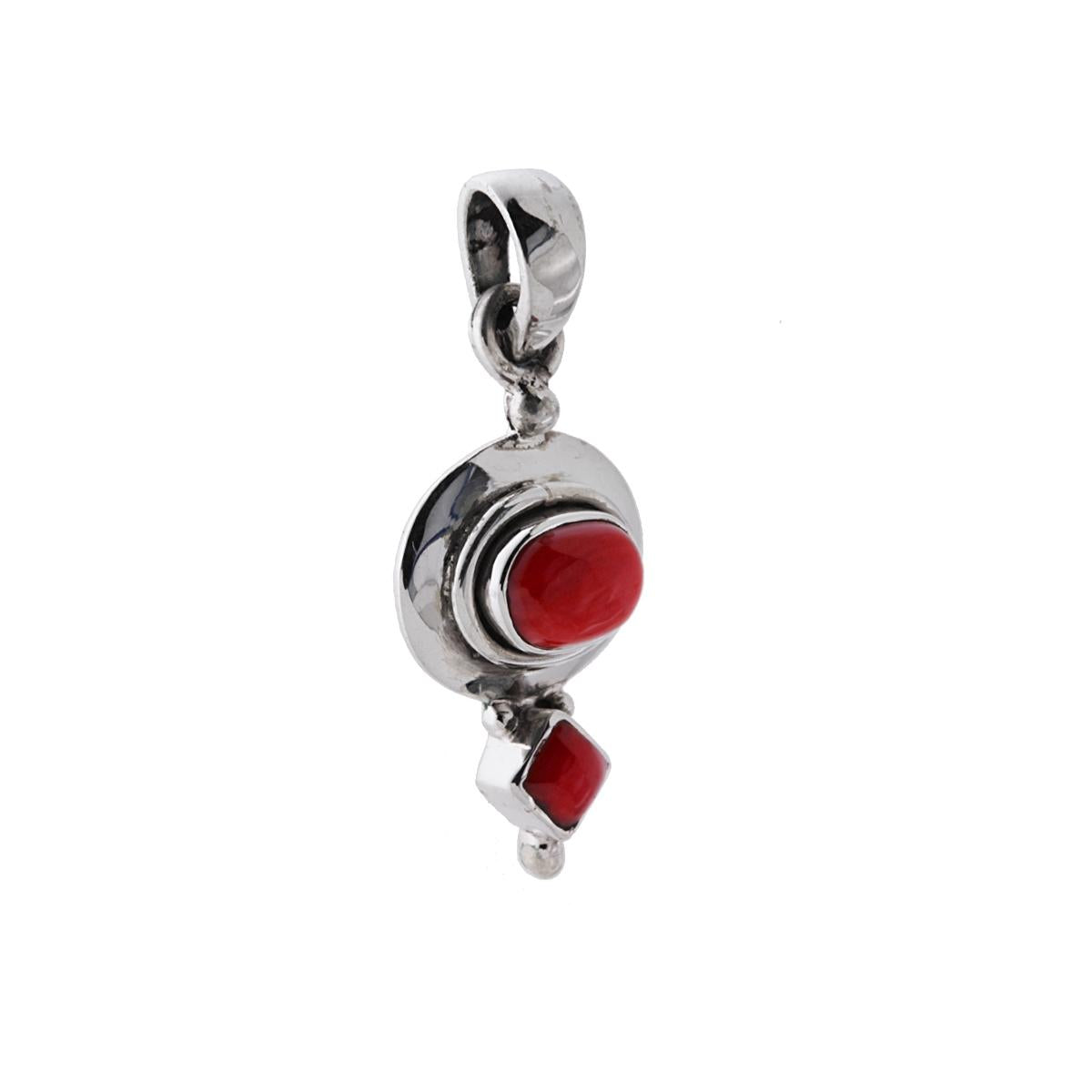 Ciondolo Etnico con Accessorio di forma Ovale e Quadrata con Pietre Corallo.