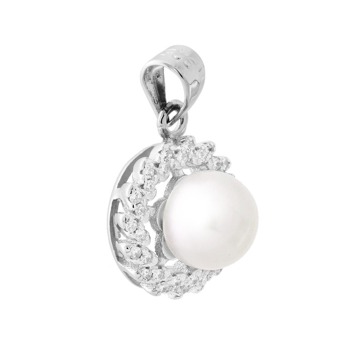 Ciondolo con Perla di fiume e Zirconi Bianchi incastonati.<BR>Avvertenze: Dato la naturalezza della perla potrebbe non essere identica nella forma e nel colore.