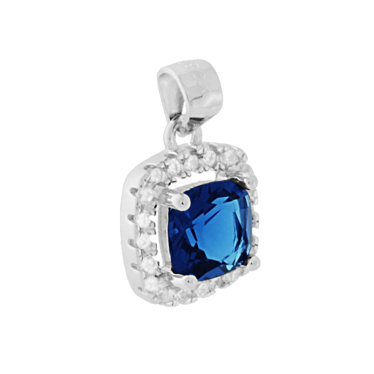Ciondolo di forma quadrata con zircone Blu Zaffiro montato su 4 Griffe contornato da zirconi bianchi incastonati.