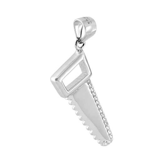 Ciondolo a forma di sega con zirconi bianchi incastonati con lavorazione liscia e lucida.<BR>