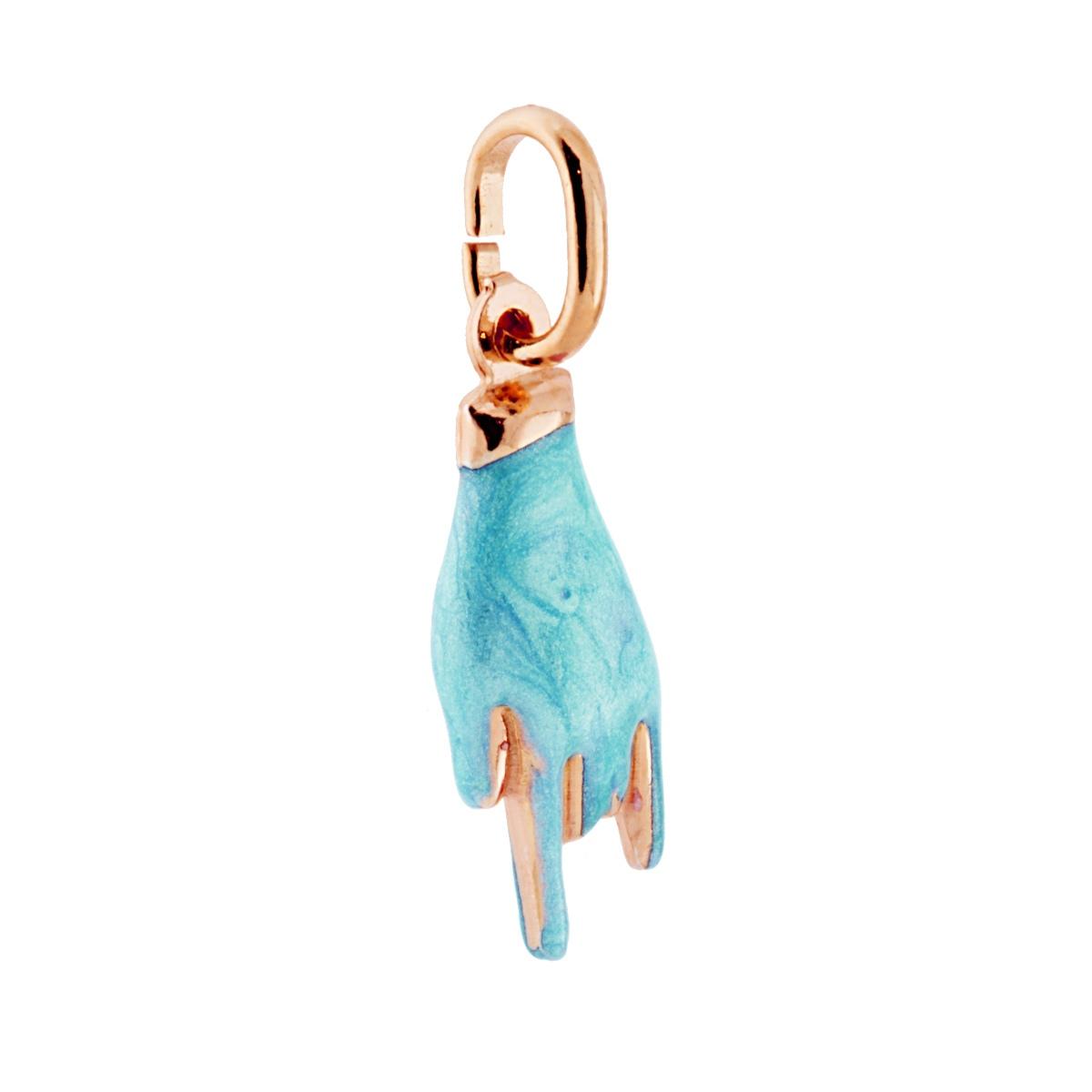 Ciondolo a forma di mano a corna con applicazione smalto colore azzurro perlato e brillante.<BR>Made in Italy