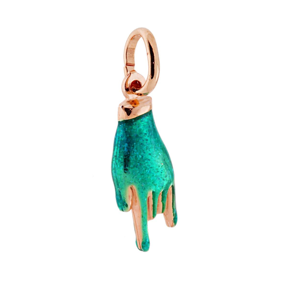 Ciondolo a forma di mano a corna con applicazione smalto colore Turchese glitterato e brillante.<BR>Made in Italy