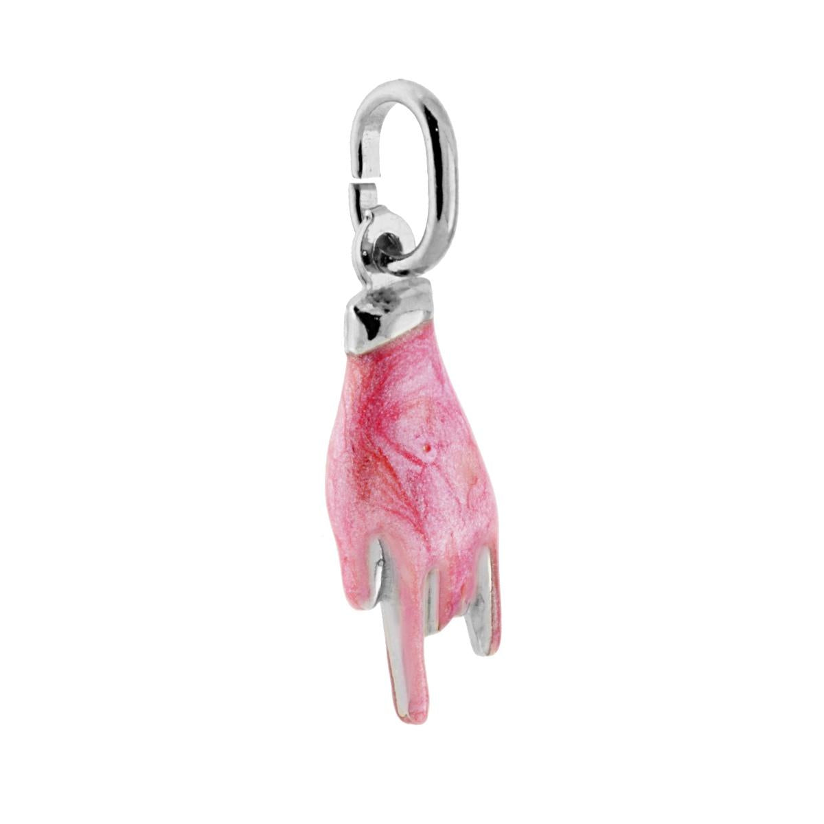 Ciondolo a forma di mano a corna con applicazione smalto colore rosa perlato e brillante.<BR>Made in Italy