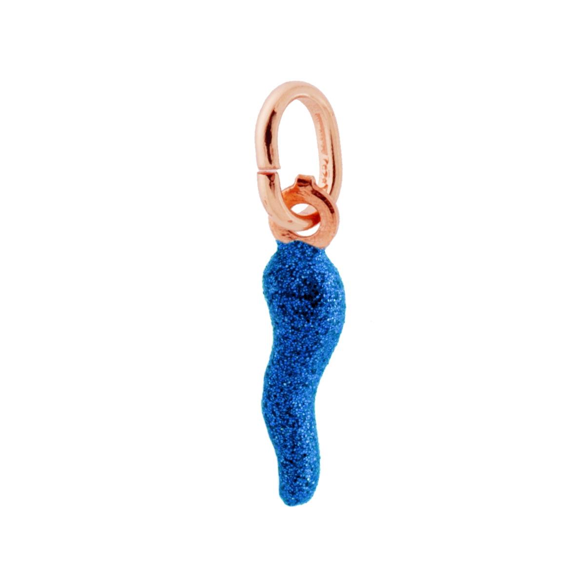 Ciondolo a forma di corno portafortuna con applicazione smalto colore blu con superficie glitterata.<BR>Made in Italy