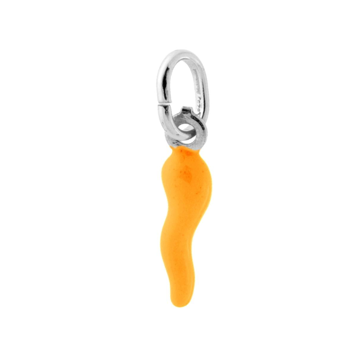 Ciondolo a forma di corno portafortuna con applicazione smalto colore giallo con finitura liscia e lucida.<BR>Made in Italy