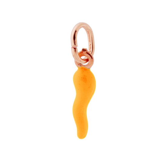 Ciondolo a forma di corno portafortuna con applicazione smalto colore giallo con finitura liscia e lucida.<BR>Made in Italy