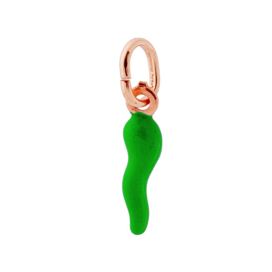 Ciondolo a forma di corno portafortuna con applicazione smalto colore Verde con finitura liscia e lucida.<BR>Made in Italy