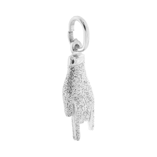 Ciondolo a forma di mano corna portafortuna con applicazione smalto colore argento con superficie glitterata.<BR>Made in Italy