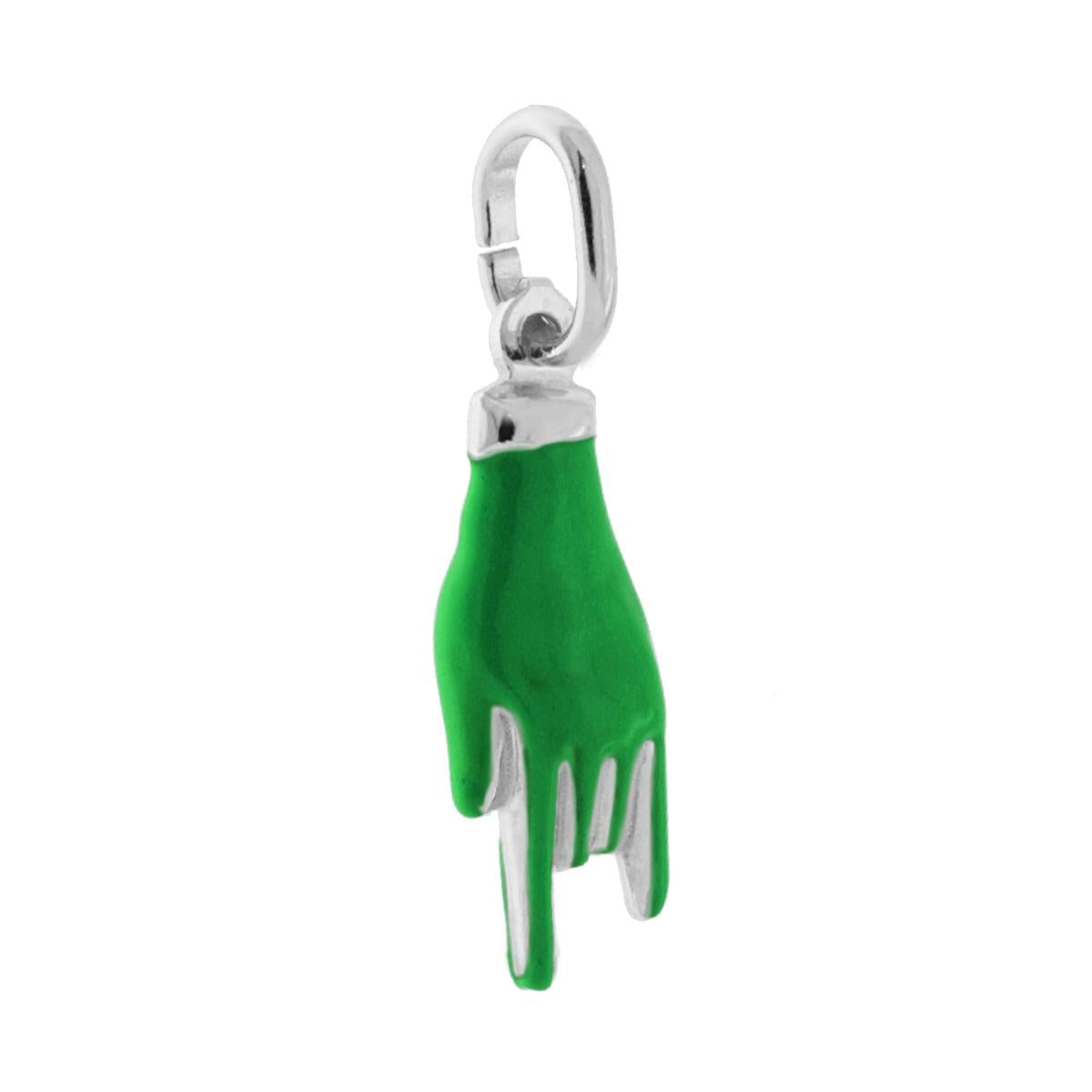 Ciondolo a forma di Mano con Corna portafortuna con applicazione smalto colore verde con finitura liscia e lucida.<BR>Made in Italy