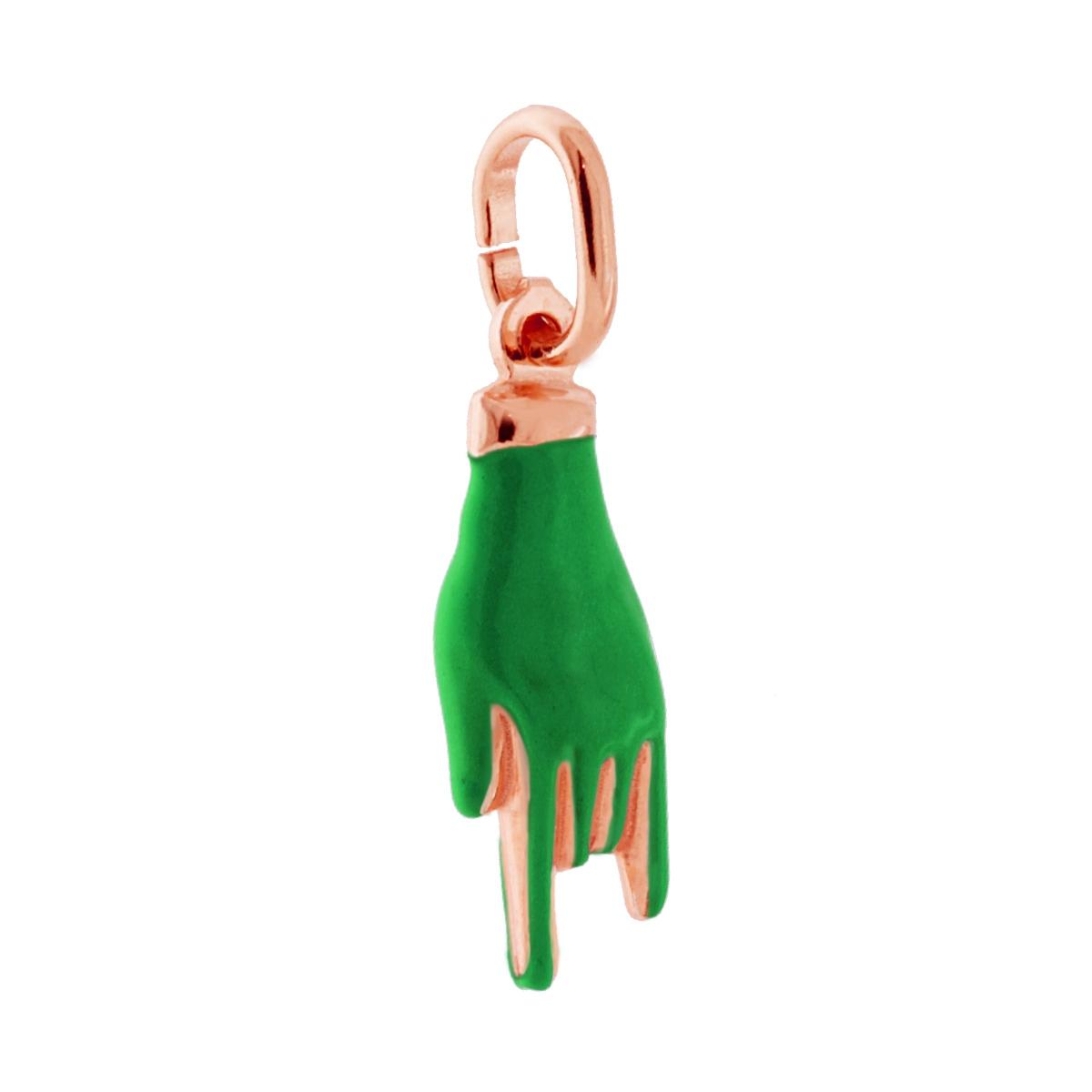 Ciondolo a forma di Mano con Corna portafortuna con applicazione smalto colore verde con finitura liscia e lucida.<BR>Made in Italy