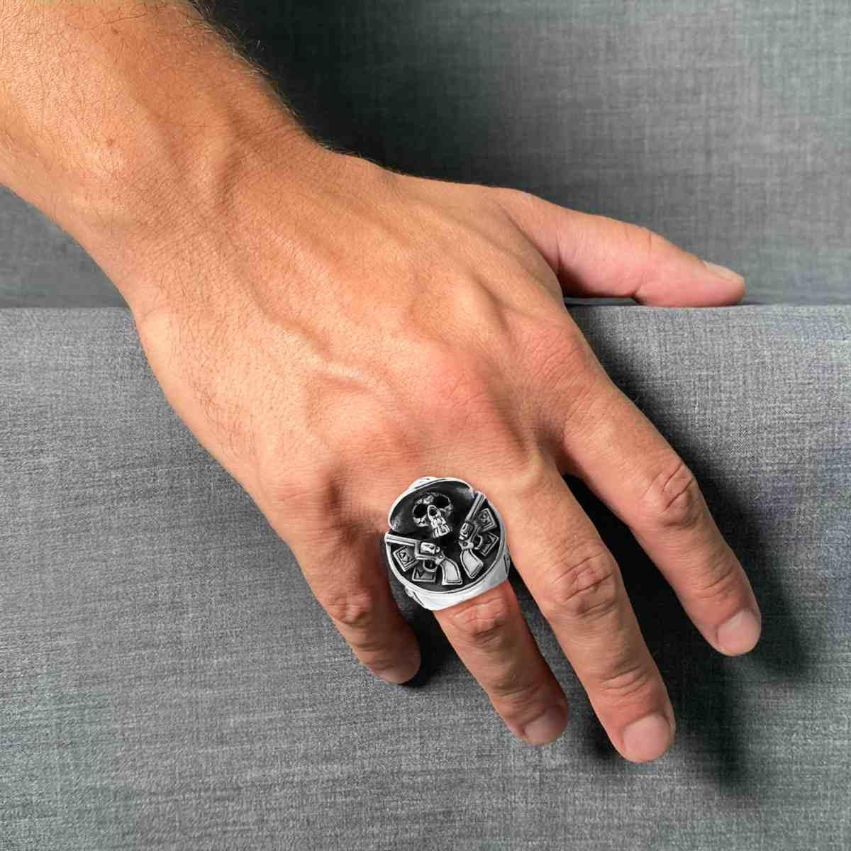 Anello Uomo Maxi Chevalier in Acciaio Inox con Teschio
