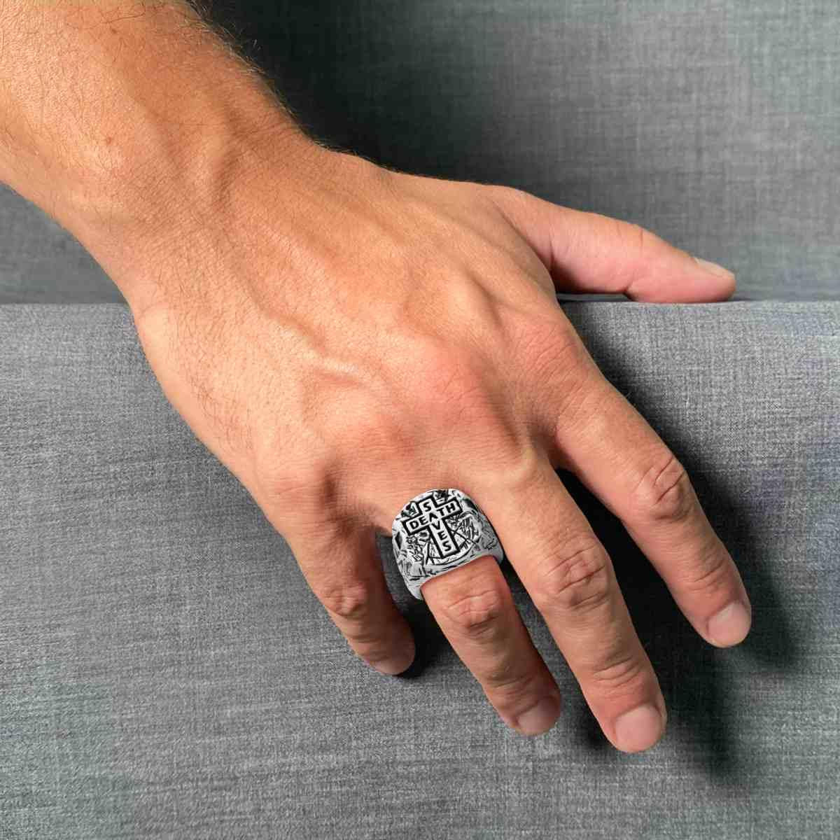 Anello Uomo Chevalier con croce in Acciaio Inox