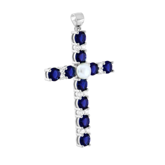 Ciondolo a forma di croce con cubic zirconia colore Blu Zaffiro e Bianchi montati su 4 Griffe con perla centrale bianca e in vetro perlato.