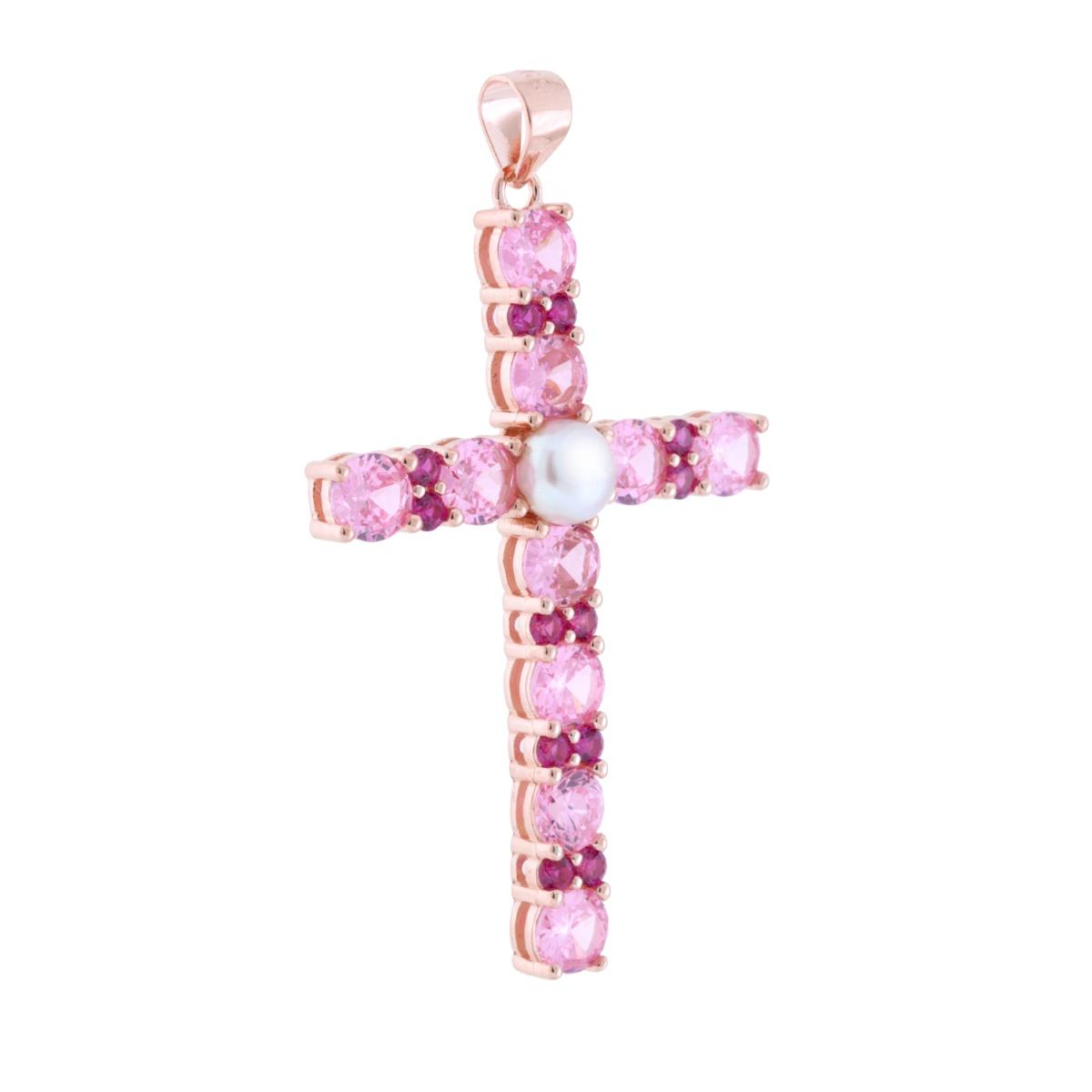 Ciondolo a forma di croce con cubic zirconia colore Rosa, Rosso Rubino e Bianchi montati su 4 Griffe con perla centrale bianca e in vetro perlato.