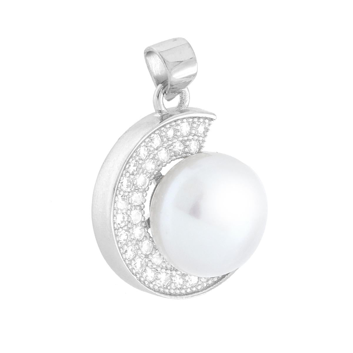 Ciondolo a forma di vortice con cubic zirconia incastonati con montatura pavč e al centro perla in vetro perlato bianco.<BR>