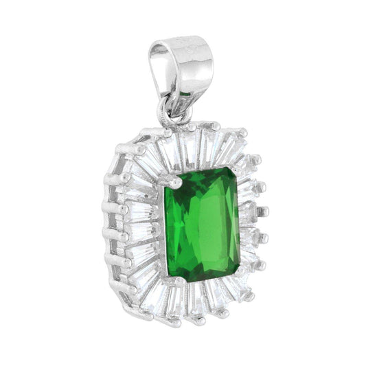 Ciondolo rettangolare con Cubic zirconia colore Verde Smeraldo su montatura 4 Griffe, con cubic zirconia bianchi taglio trapezio incastonati a raggio intorno.