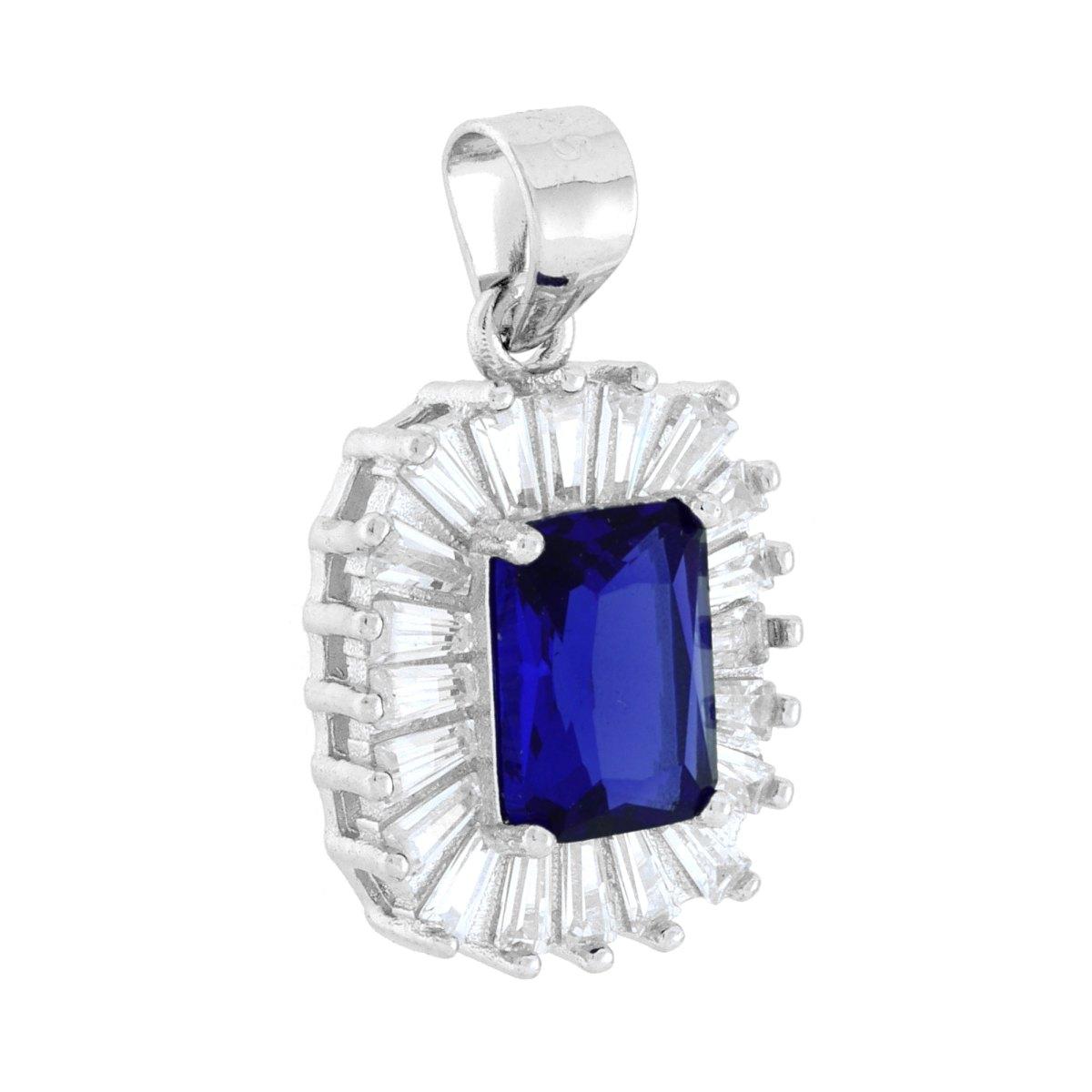 Ciondolo rettangolare con Cubic zirconia colore Blu Zaffiro su montatura 4 Griffe, con cubic zirconia bianchi taglio trapezio incastonati a raggio intorno.