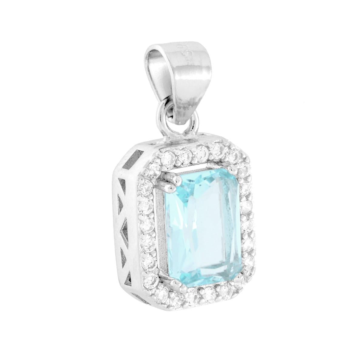 Ciondolo rettangolare con Cubic zirconia colore Acquamarina su montatura 4 Griffe, con cubic zirconia bianchi incastonati intorno.