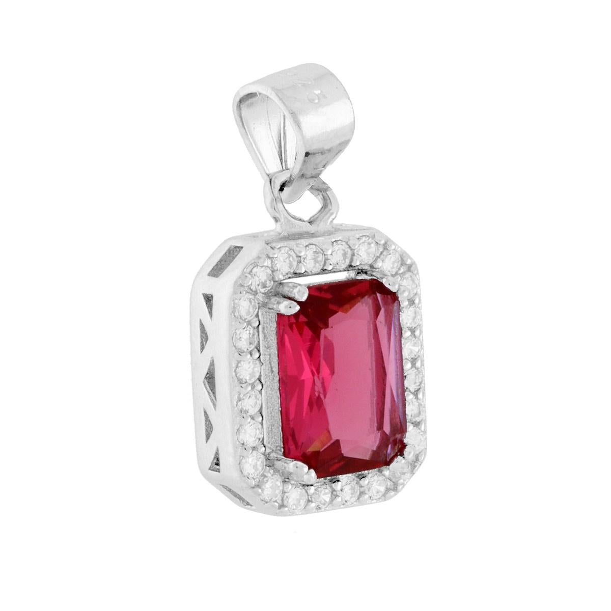 Ciondolo rettangolare con Cubic zirconia colore Rosso Rubino su montatura 4 Griffe, con cubic zirconia bianchi incastonati intorno.<BR>