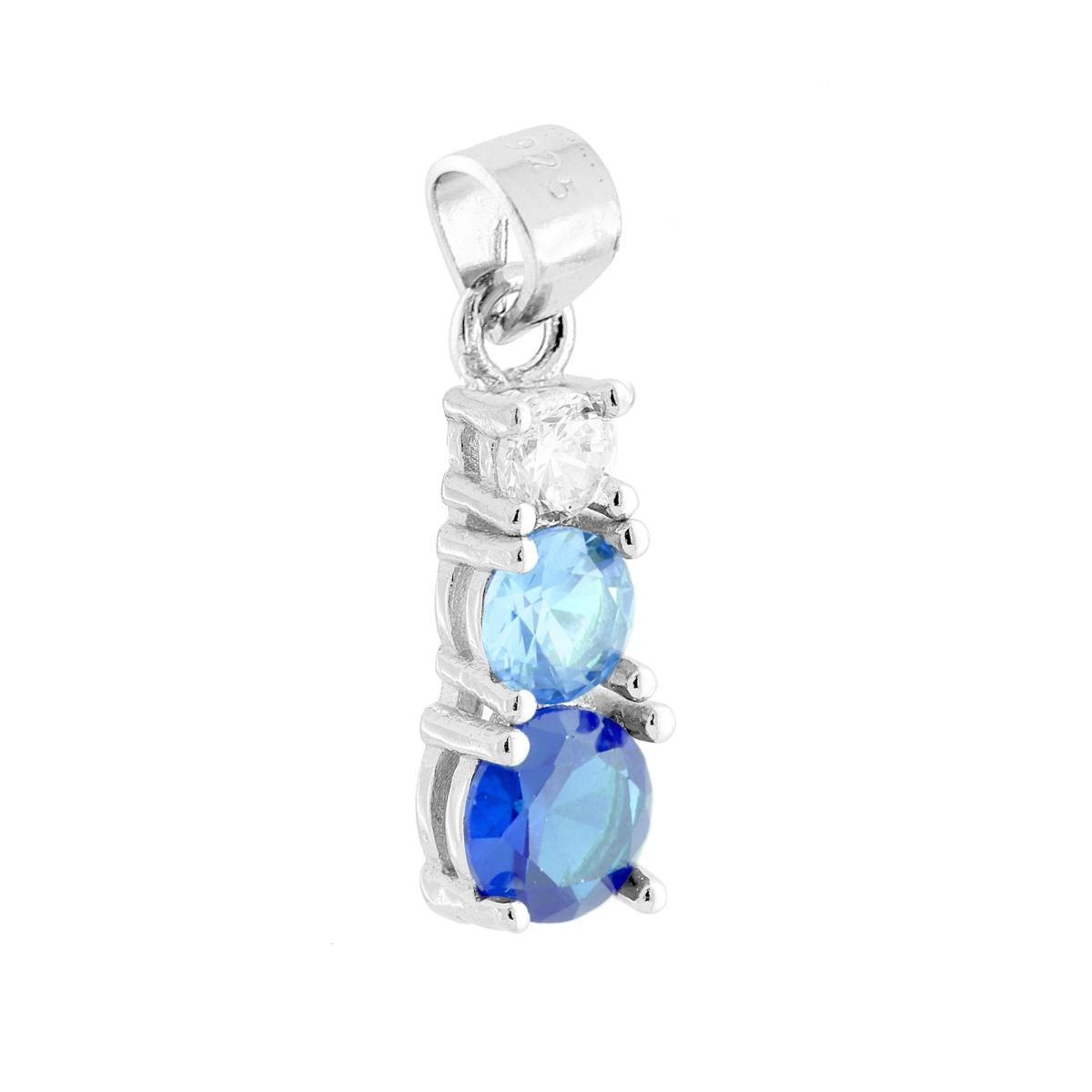 Ciondolo trilogy con cubic zirconia degradč nella dimensione e nel colore, da bianco a Blu Zaffiro, montati su 4 Griffe.<BR>