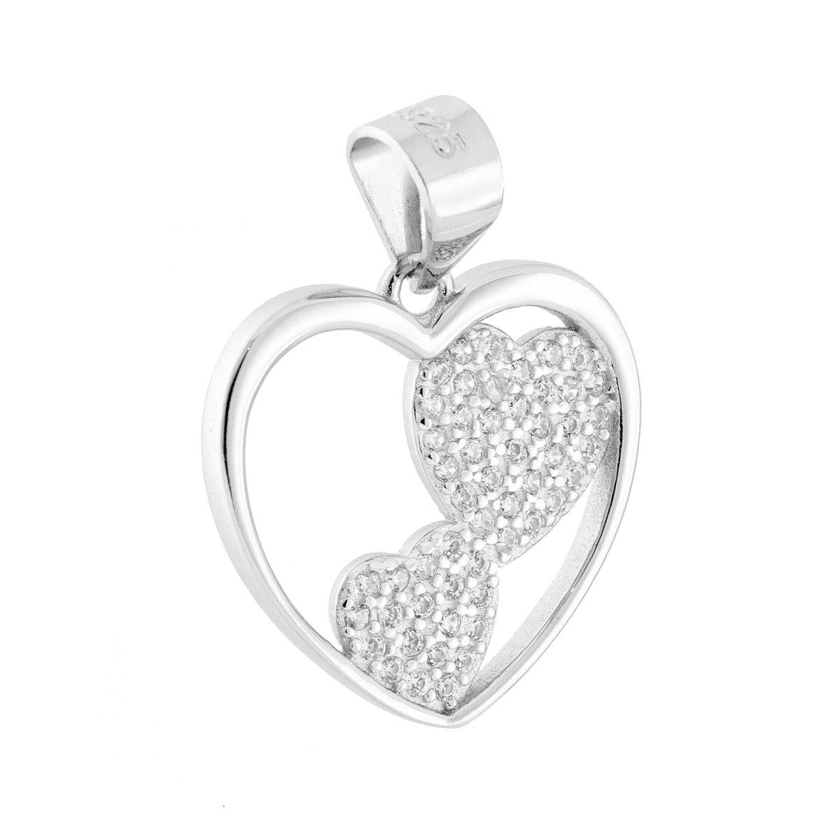 Ciondolo a forma di cuore con all'interno due cuoricini con cubic zirconia bianchi incastonati.