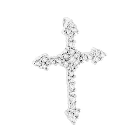 Ciondolo a forma di croce romana con passante per catena e con cubic zirconia bianchi incastonati. <BR>